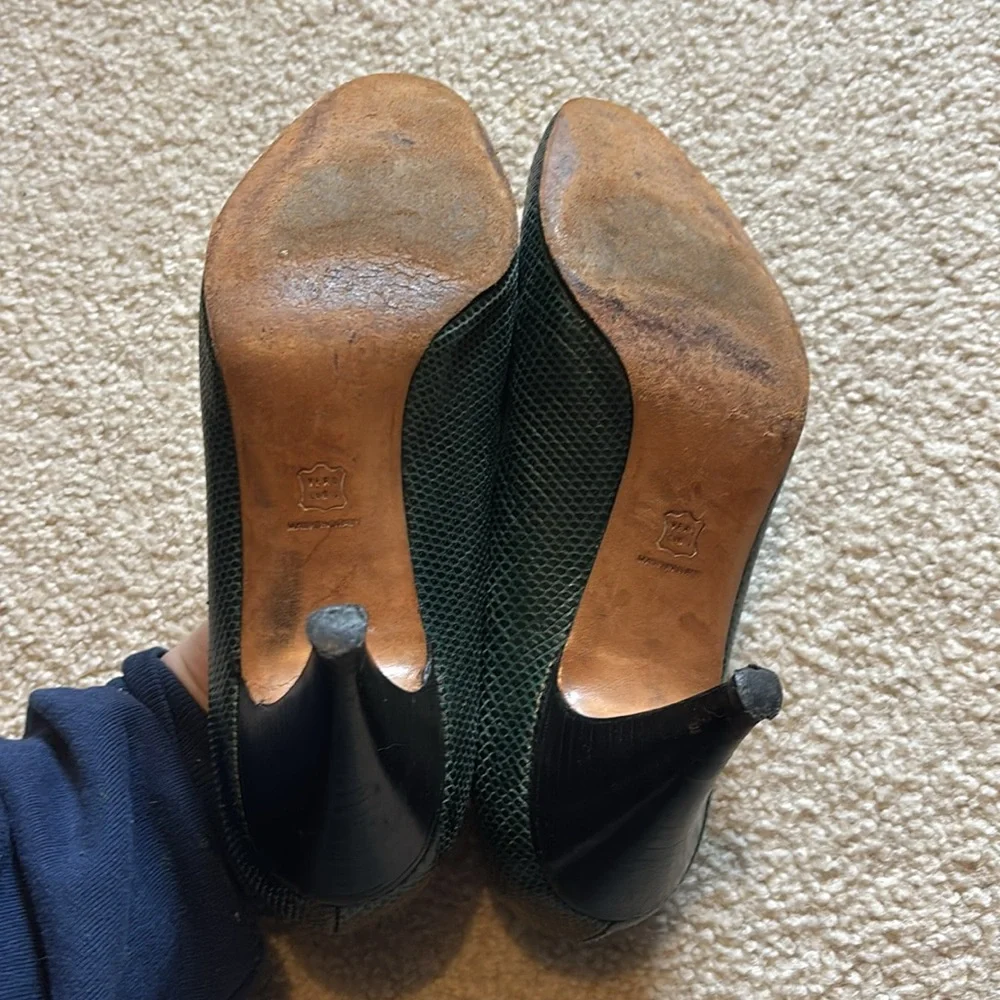 Vintage Salvatore Ferragamo Textured Leather Green Pumps